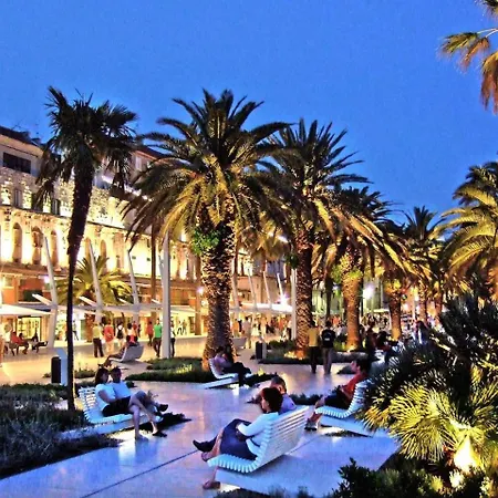 Apartment Heavenly Corner Split